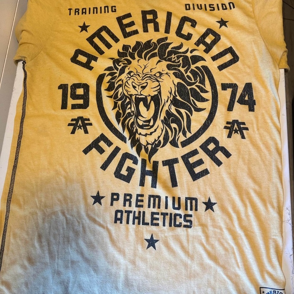 Men’s American Fighter Gold Lion Graphic Tee LG